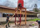 Rawat Hasil Pembangunan, Satgas TMMD ke-126 Kodim 1702/Jayawijaya Percantik Tower Air Sumur Bor