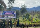 Prajurit Banau dan Pemuda Gereja Ciptakan "Banner Natal" di Puncak Papua
