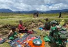 TNI Borong Dagangan Mama Papua, Wujud Kasih di Agandugume
