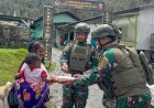 Natal Penuh Berkah, Satgas Yonif 732/Banau Tebar Kebahagiaan di Beoga, Papua