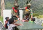 TNI Hadirkan Literasi di Pedalaman Papua Lewat "Sekolah Dadakan"