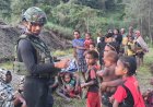 Senyum Anak Papua Bersemi Berkat Satgas Jaya Sakti di Intan Jaya