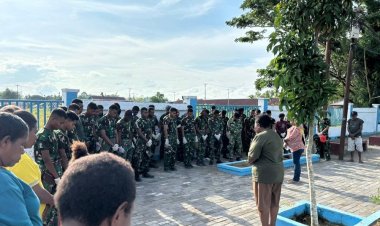 Wujud Kemanunggalan, YONIF TP 809/NTM dan Warga Sarmi Gelar Gotong Royong Aksi “JUMSI” Sambut Natal dan Tahun Baru serta HUT Jemaat Ke 42