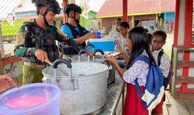 Banteng Raiders Borong Hasil Kebun Mama Rosita: TNI Dongkrak Ekonomi Warga Mbua