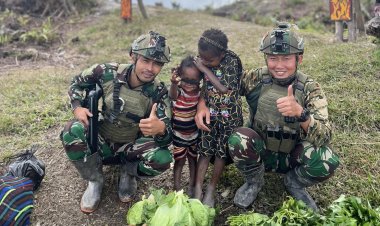 ROSITA Hangatkan Natal Papua: Satgas Borong Hasil Kebun Mama Papua