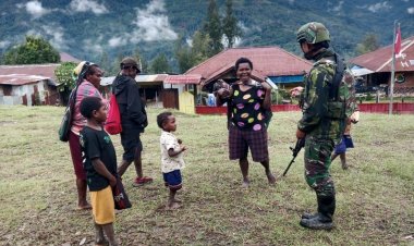 Satgas Pos Pogapa Dekati Hati Warga Lewat Komsos Door to Door