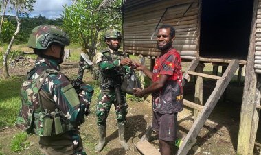 Satgas TNI Melaksanakan Anjangsana ke Kampung Sabi: Loreng Menyapa dengan Hati