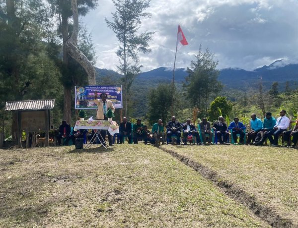 Sahabat Banau Hangatkan Natal Perbatasan Papua Lewat Bakar Batu