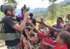 Senyum Ceria Anak Papua: Satgas Yonif 113/JS Tebar Kebaikan di Kampung Maya