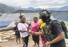 Senyum Anak Intan Jaya: Roti Kebaikan dari TNI di Pedalaman Papua