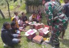 Bantuan Sembako Satgas Yonif 712/WT di Intan Jaya, Negara Hadir Lewat Komsos