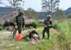 Satgas TNI Bantu Mama Papua Angkut Hasil Kebun di Lanny Jaya