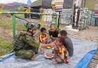 Satgas Yonif 113/JS Tebar Senyum Anak Pedalaman Papua Lewat Makanan
