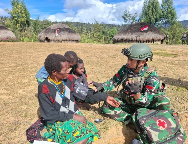 Satgas Yonif 408/Sbh Hadirkan Layanan Kesehatan di Pedalaman Papua