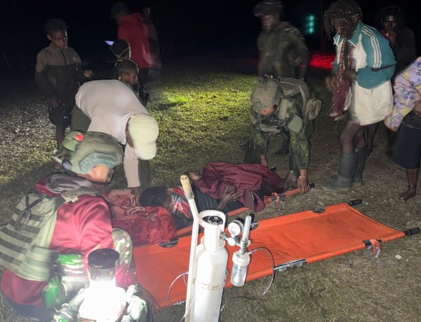 Satgas Raja Alam Evakuasi Warga Sakit di Medan Sulit Purbalo