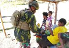 Satgas Yonif 732/Banau Hadirkan Layanan Kesehatan Gratis di Perbatasan Papua