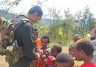 Senyum Terukir di Zanepa: Satgas Yonif 113 Bagikan Kebahagiaan di Pedalaman