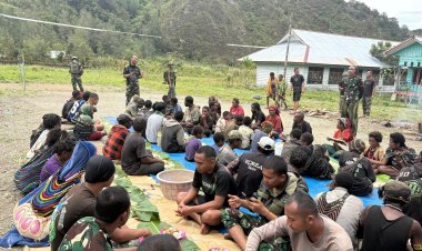 Hangatnya Kebersamaan: Satgas Yonif 113/JS dan Warga Bilai Berbagi Tawa di Meja Makan