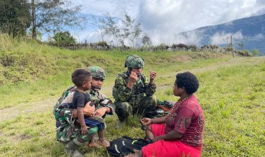 TNI Hadir di Pedalaman Papua: Senyum Sehat Warga Yugumuak