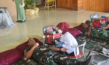 Kasdam XXIV/Mandala Trikora Pimpin Aksi Donor Darah Peringatan HUT ke-80 Persit KCK Tahun 2026