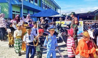 Pawai Hari Kartini, Babinsa Tanamkan Kemandirian pada Anak Sejak Dini